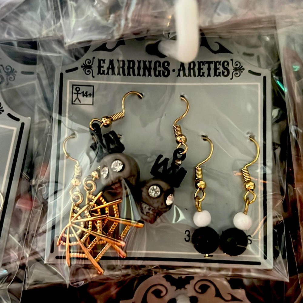 Skull king Halloween earrings